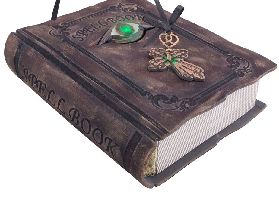 le grimoire magique – le livre magique qui comporte des pratiques mystique et la manipulation des plantes – témoignage